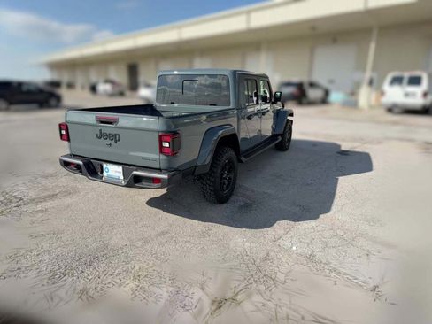 New 2025 Jeep Gladiator Sport image 11