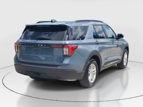 Used 2025 Ford Explorer Active RWD image 3