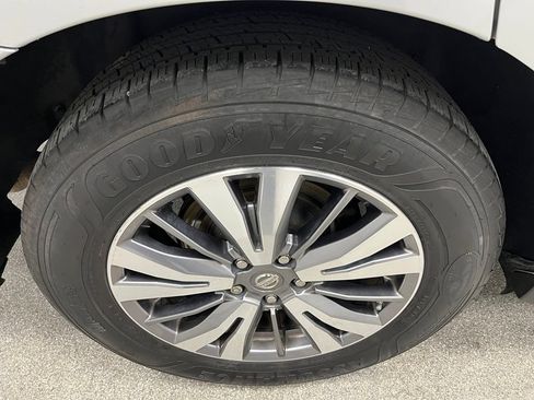 Used 2018 Nissan Pathfinder SV FWD image 17
