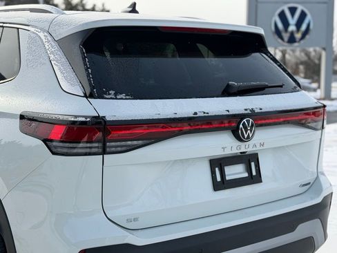 New 2026 Volkswagen Tiguan SE image 14