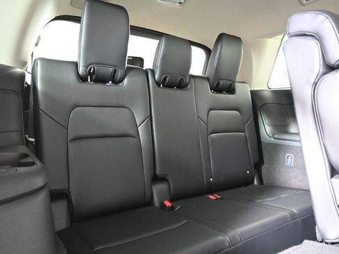 Used 2023 Nissan Pathfinder SL AWD/4WD image 17