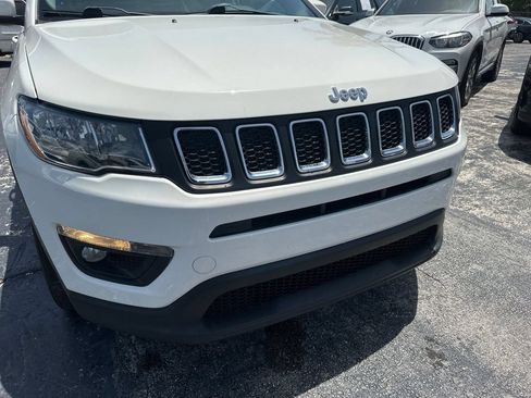 Used 2019 Jeep Compass Latitude FWD image 12