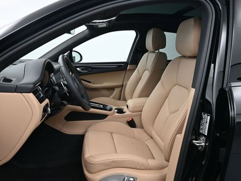 Certified 2026 Porsche Macan image 5