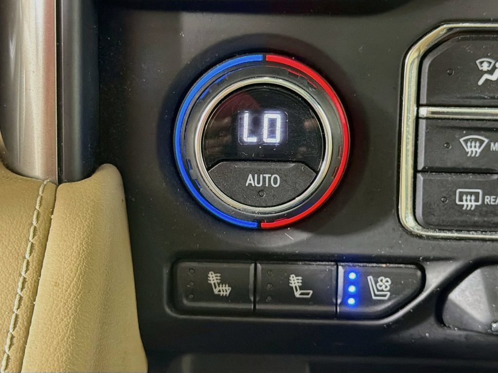 Used 2023 Chevrolet Suburban Premier AWD/4WD image 24