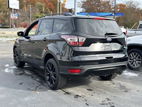 Used 2017 Ford Escape SE w/ Equipment Group 201A image 3