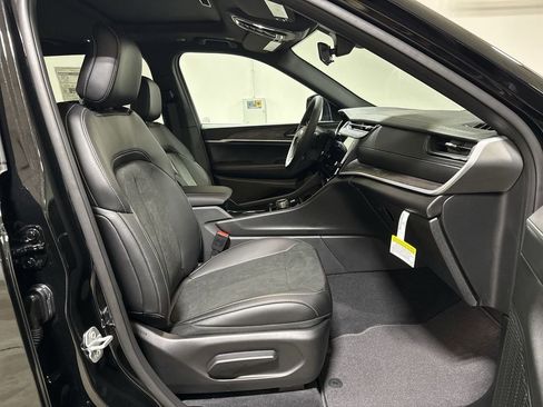 New 2026 Jeep Grand Cherokee L 4WD image 23