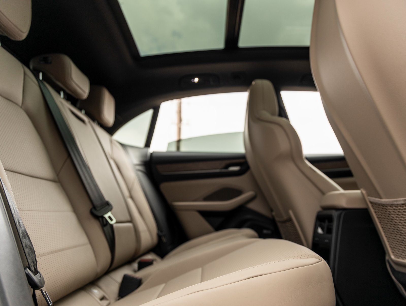 Certified 2025 Porsche Macan 4S Electric AWD/4WD image 41