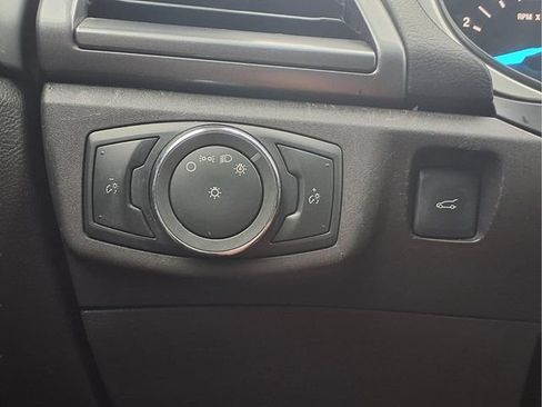 Used 2016 Ford Fusion SE FWD image 11