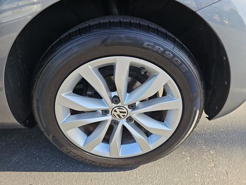 Used 2015 Volkswagen Beetle TDI FWD image 33