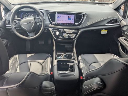 New 2026 Chrysler Pacifica Limited w/ S Appearance Package FWD image 15