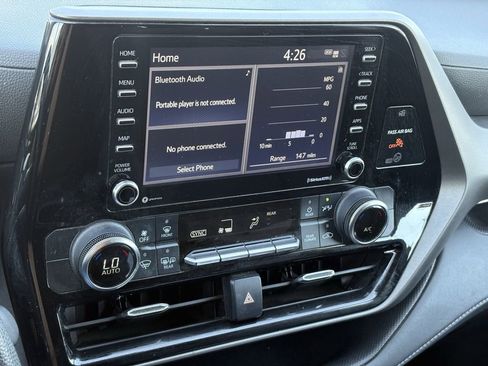Used 2022 Toyota Highlander L FWD image 6