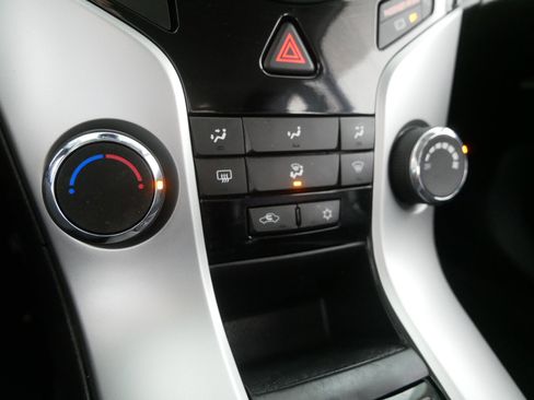 Used 2015 Chevrolet Cruze LT image 23