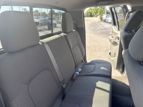 Used 2018 Nissan Frontier SV w/ Value Truck Package AWD/4WD image 11