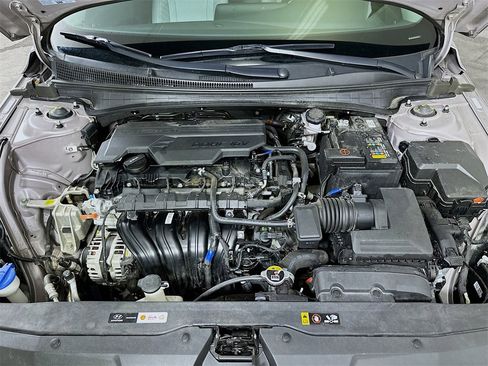 Used 2023 Hyundai Elantra Limited image 9