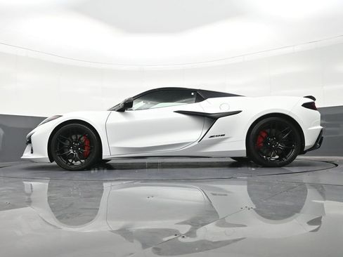 Used 2025 Chevrolet Corvette Z06 RWD image 24