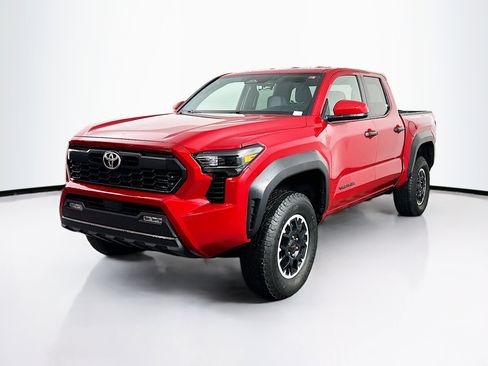 Used 2025 Toyota Tacoma TRD Off-Road image 3