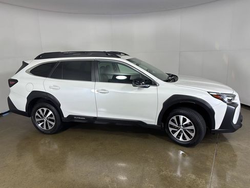 Used 2025 Subaru Outback Premium AWD/4WD image 7