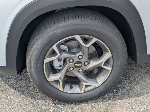 New 2026 Chevrolet Trax LT w/ Sunroof Package FWD image 11