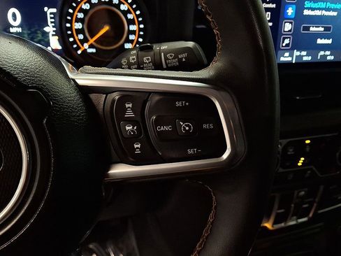 Used 2024 Jeep Wrangler Sahara image 21