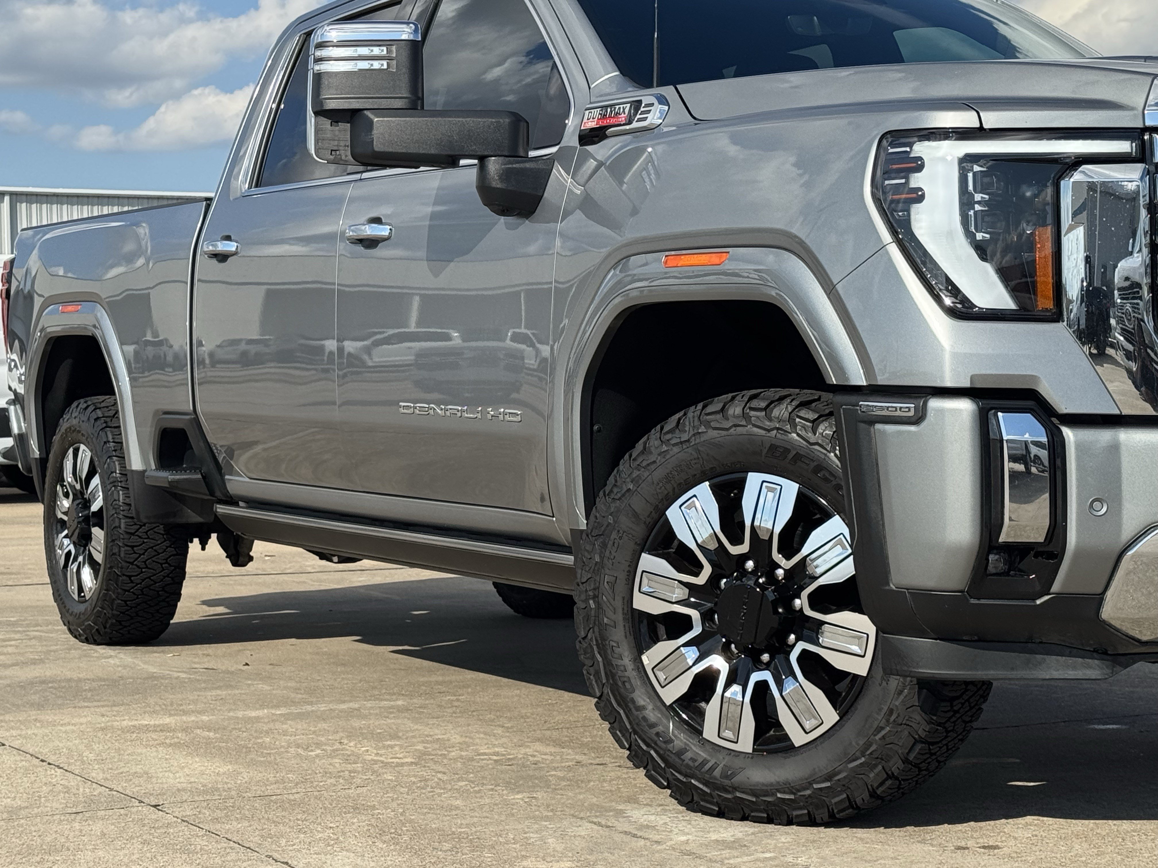 Used 2025 GMC Sierra 2500 Denali w/ Denali Reserve Package AWD/4WD image 3