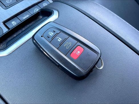 Used 2022 Toyota Highlander Platinum AWD/4WD image 35