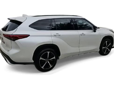 Used 2021 Toyota Highlander XSE FWD image 8