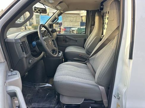 New 2025 GMC Savana 2500 w/ Driver Convenience Package RWD image 18