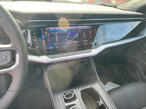 Used 2024 Jeep Wagoneer Launch Edition image 32