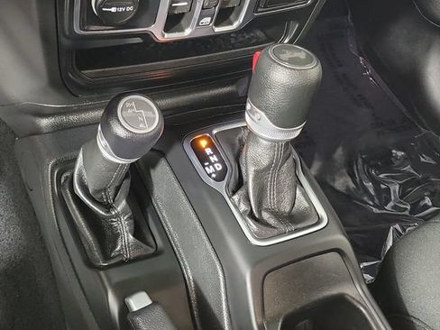 Used 2022 Jeep Wrangler Unlimited Sport AWD/4WD image 30