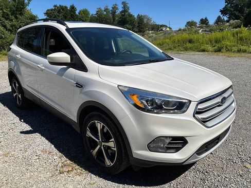 Used 2018 Ford Escape SEL w/ Ford Safe & Smart Package AWD/4WD image 4