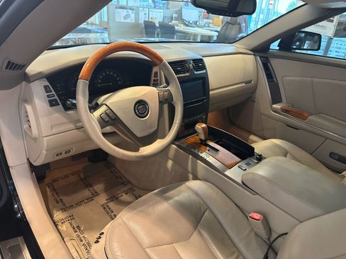 Used 2004 Cadillac XLR RWD image 9