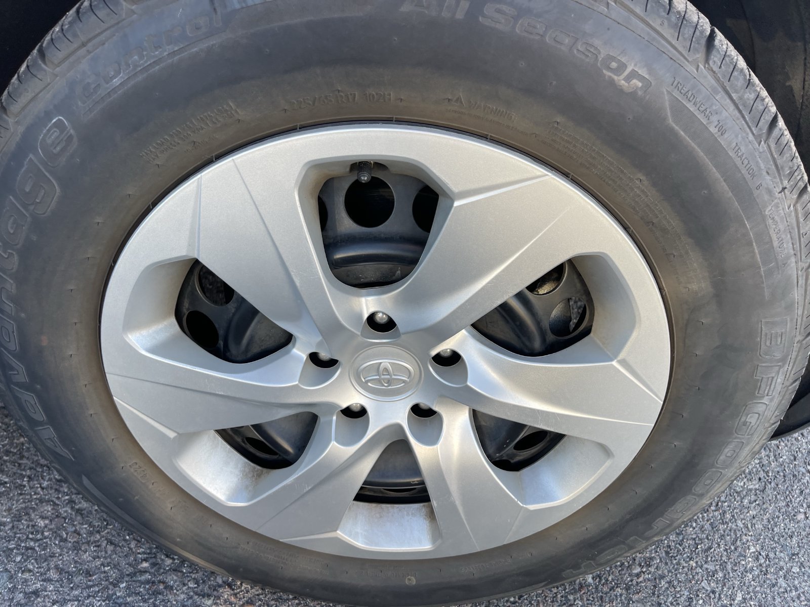 Used 2021 Toyota RAV4 LE w/ Carpet Mat Package (TMS) FWD image 5