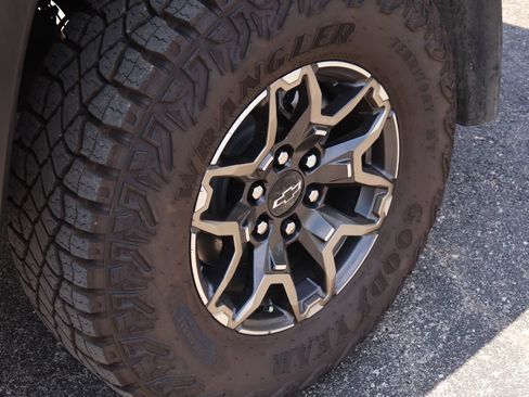 Certified 2024 Chevrolet Colorado ZR2 w/ Technology Package AWD/4WD image 45