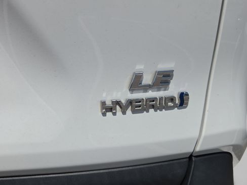 Used 2024 Toyota RAV4 LE AWD/4WD image 5