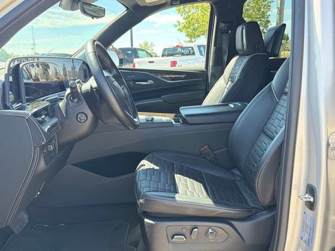 Used 2024 Cadillac Escalade ESV Sport Platinum w/ LPO, ONYX Package AWD/4WD image 18