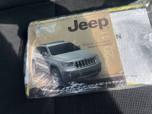 Used 2011 Jeep Grand Cherokee Laredo AWD/4WD image 27