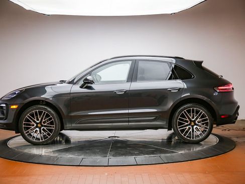 Certified 2026 Porsche Macan AWD/4WD image 2