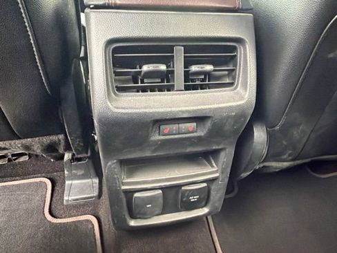 Used 2020 Ford Edge Titanium w/ Equipment Group 301A AWD/4WD image 18
