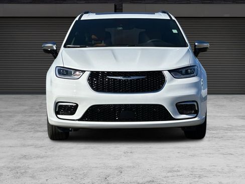 New 2026 Chrysler Pacifica Pinnacle image 10