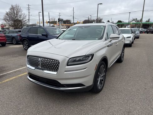 Used 2023 Lincoln Nautilus Reserve image 1