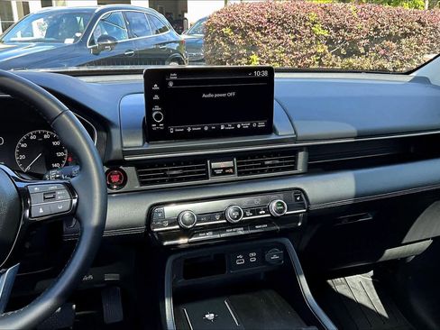 Certified 2025 Honda Pilot Touring image 40