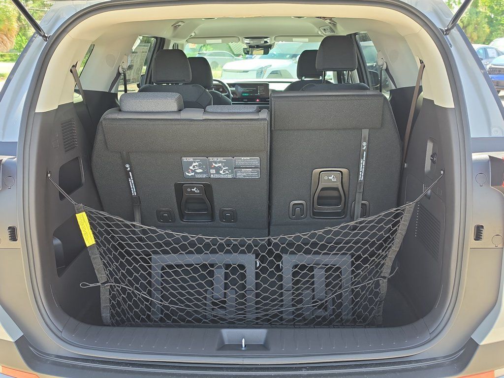 New 2027 Kia Carnival LX FWD image 10