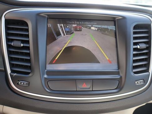 Used 2017 Chrysler 200 Limited Platinum w/ Comfort & Convenience Group image 19