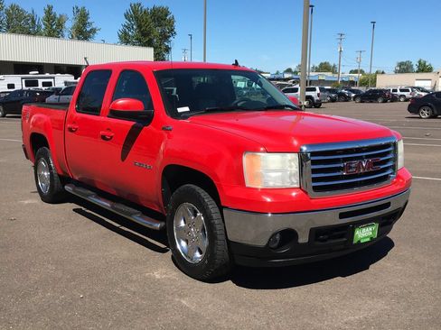 Used 2013 GMC Sierra 1500 SLT w/ All-Terrain Package AWD/4WD image 10