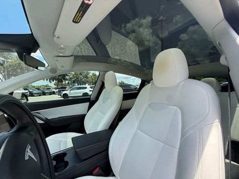 Used 2022 Tesla Model Y Long Range AWD/4WD image 21