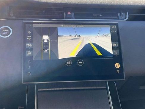 Used 2025 Land Rover Range Rover Evoque Dynamic SE AWD/4WD image 21