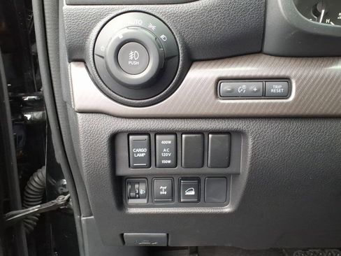 Used 2024 Nissan Titan PRO-4X w/ Pro-4x Convenience Package image 19