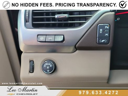 Used 2017 Chevrolet Suburban Premier RWD image 23
