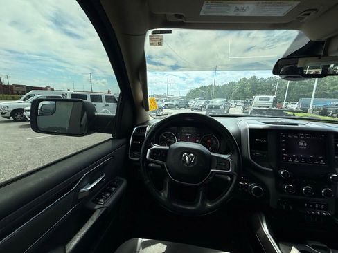 Used 2019 RAM 1500 Big Horn AWD/4WD image 11