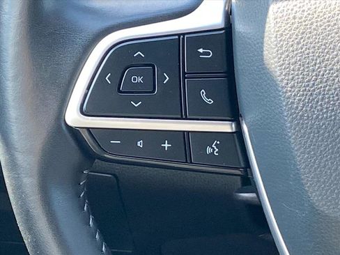 Used 2023 Toyota Highlander XSE AWD/4WD image 6